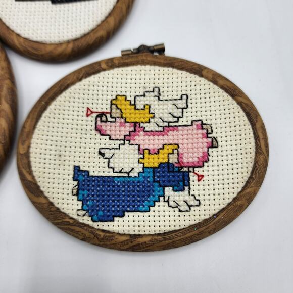 Lot of 3 Vintage counted cross stitch Christmas ornaments Santa, angel & puppy - Picture 5 of 10